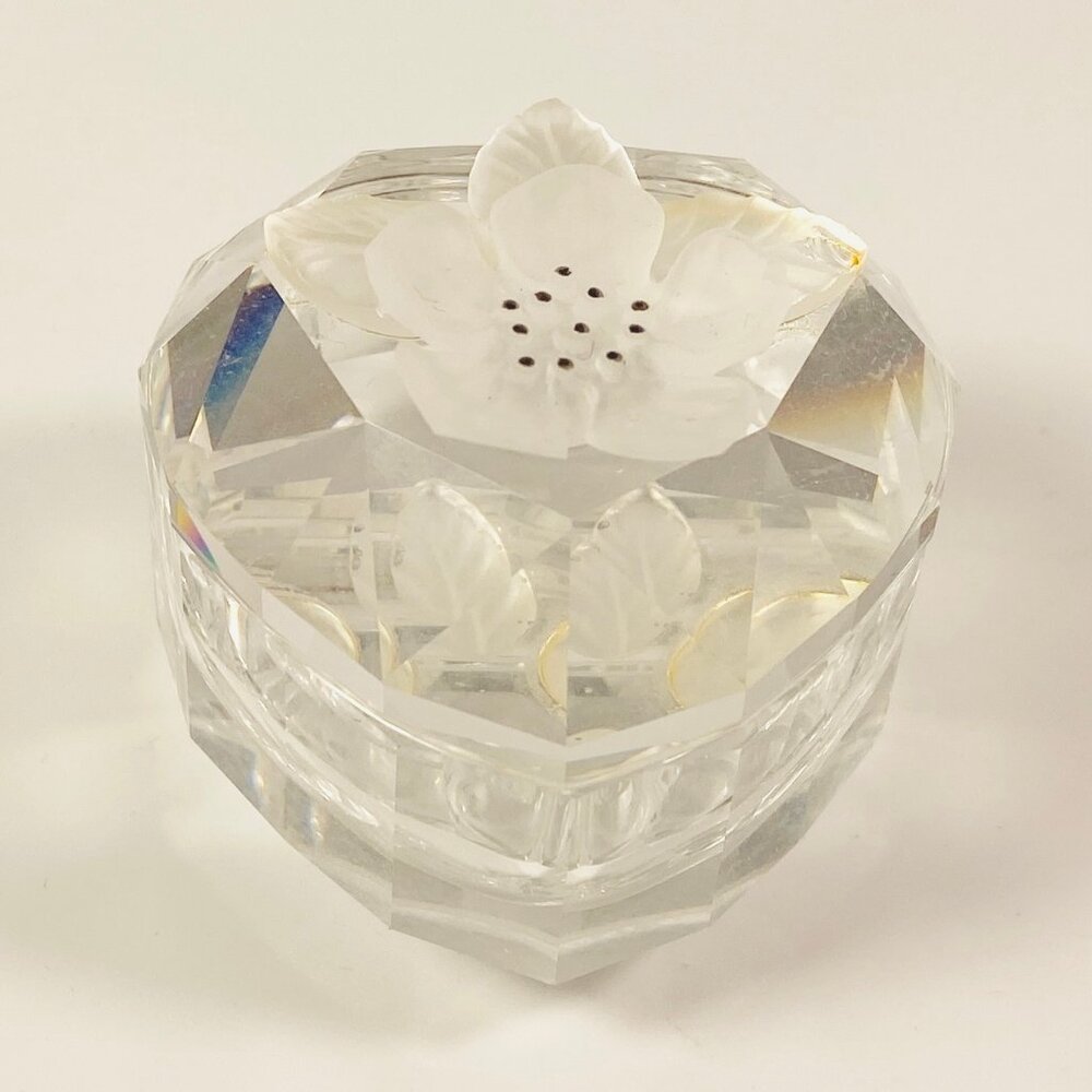 Rare VTG SWAROVSKI CRYSTAL Heart Shaped Jewelry Ring Box Frosted Flower Lid